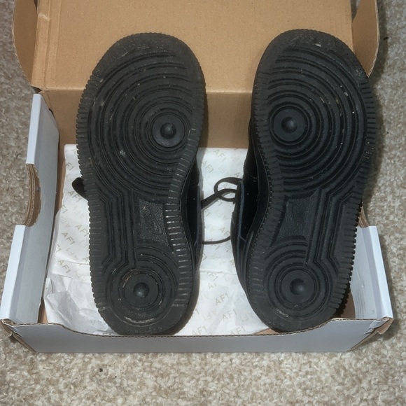 Like New! With original box. Only worn a few times - Picture 2 of 4